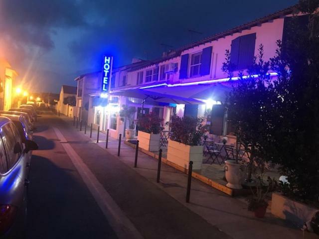 Le Castelet Hotel Saintes-Maries-de-la-Mer Buitenkant foto